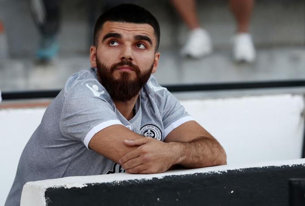 Το μεσημέρι της Τρίτης είχαμε ένα νέο κομμάτι στο παζλ της κόντρας των δυο αντρών. Συγκεκριμένα, μετά το πρώτο τρολάρισμα του Σαββίδη ήρθε και το νέο ποστάρισμα στο οποίο αναφέρει: