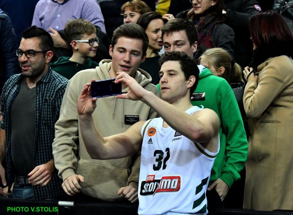 Euroleague: Τα «όργια» του Καλάθη, η αφιέρωση του Βόβορα και η… απόπειρα ληστείας (videos+photos)