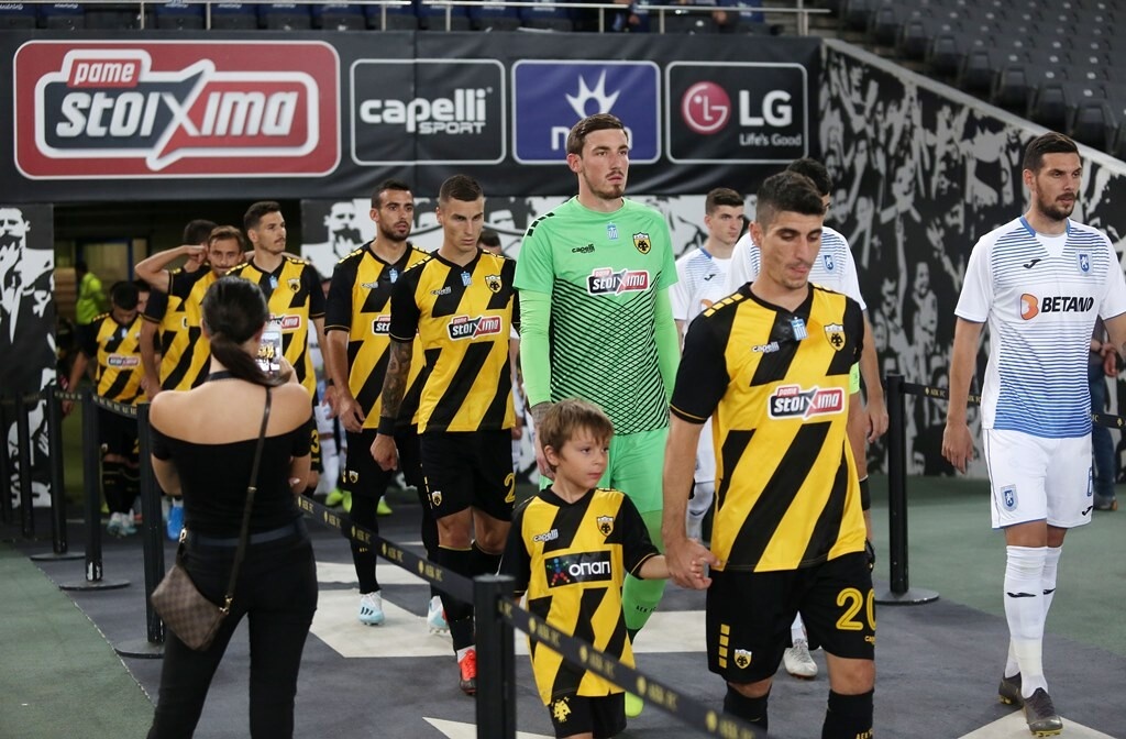 Παράλληλα, ο Σέρβος τεχνικός διευθυντής καλείται να διατηρήσει τον ελληνικό χαρακτήρα της ΑΕΚ, αλλά και να μπει στη διαδικασία πώλησης παικτών, όπως όλες οι ευρωπαϊκές ομάδες.