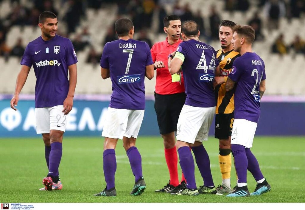 Ξέσπασμα-βόμβα από Ροζ για Ευαγγέλλου στο ΑΕΚ-Άρης: «Πόσα πήρες για το... πέναλτι»!