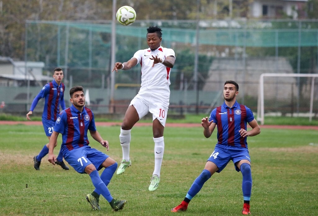 Σοκ! Επιτέθηκαν με μαχαίρι σε παίκτη του Απόλλωνα Πόντου και τον τραυμάτισαν!