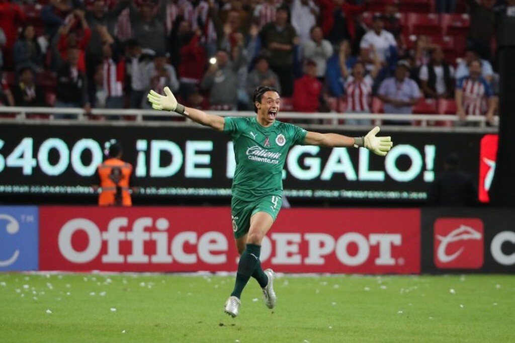 Απίστευτο γκολ τερματοφύλακα με βολέ από την περιοχή του!