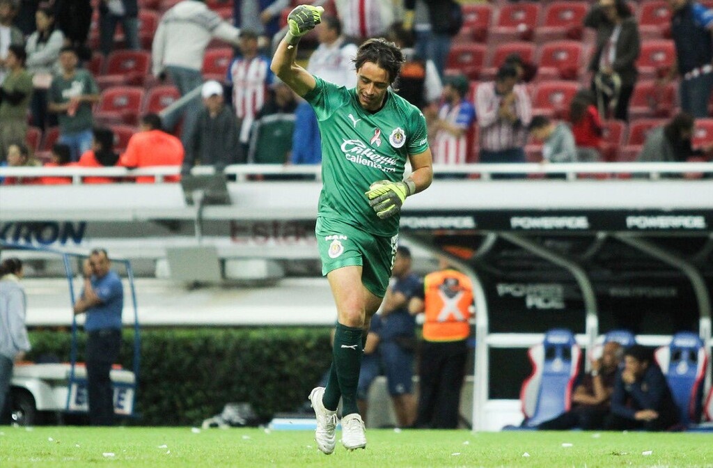 Απίστευτο γκολ τερματοφύλακα με βολέ από την περιοχή του!