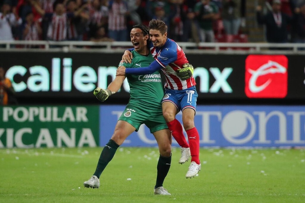 Απίστευτο γκολ τερματοφύλακα με βολέ από την περιοχή του!