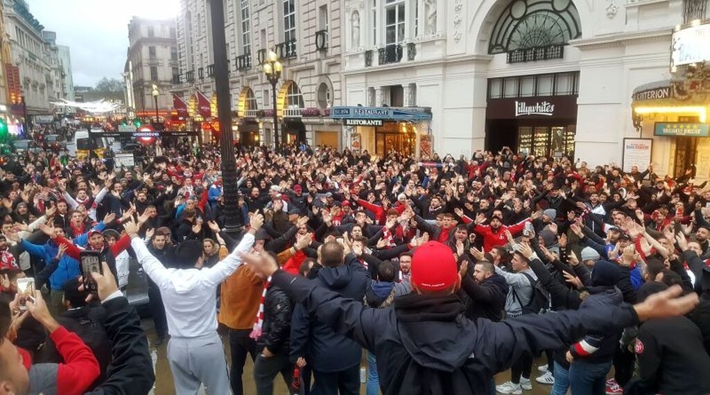 Τότεναμ – Ολυμπιακός: «Ερυθρόλευκη»… κατάληψη στο Λονδίνο (video+photos)