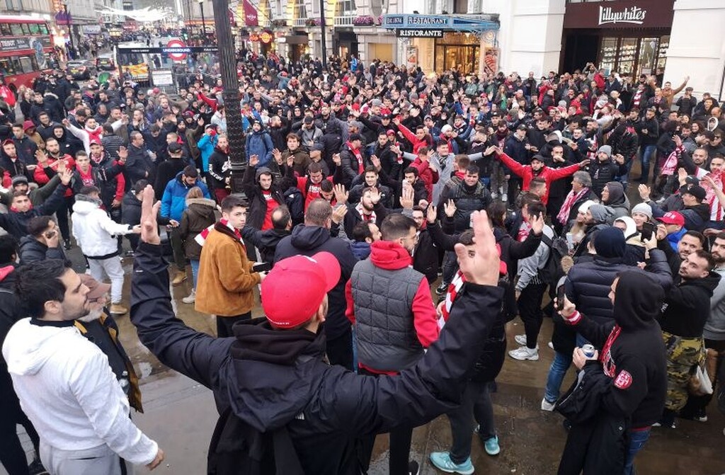 Τότεναμ – Ολυμπιακός: «Ερυθρόλευκη»… κατάληψη στο Λονδίνο (video+photos)