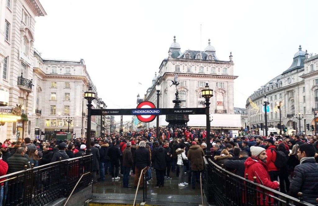 Τότεναμ – Ολυμπιακός: «Ερυθρόλευκη»… κατάληψη στο Λονδίνο (video+photos)