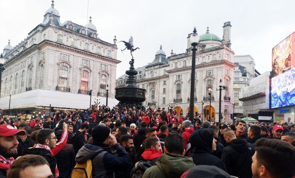 Τότεναμ – Ολυμπιακός: «Ερυθρόλευκη»… κατάληψη στο Λονδίνο (video+photos)