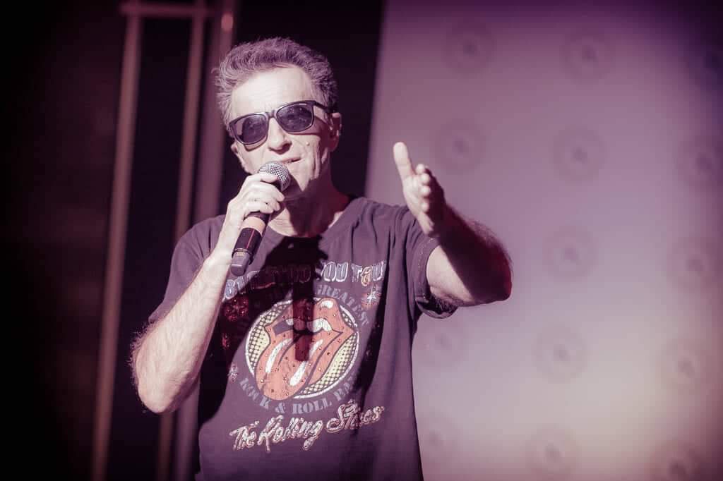 Τα «έσπασε» το πρώτο live στο Rock Avenue με τον Κώστα Μπίγαλη