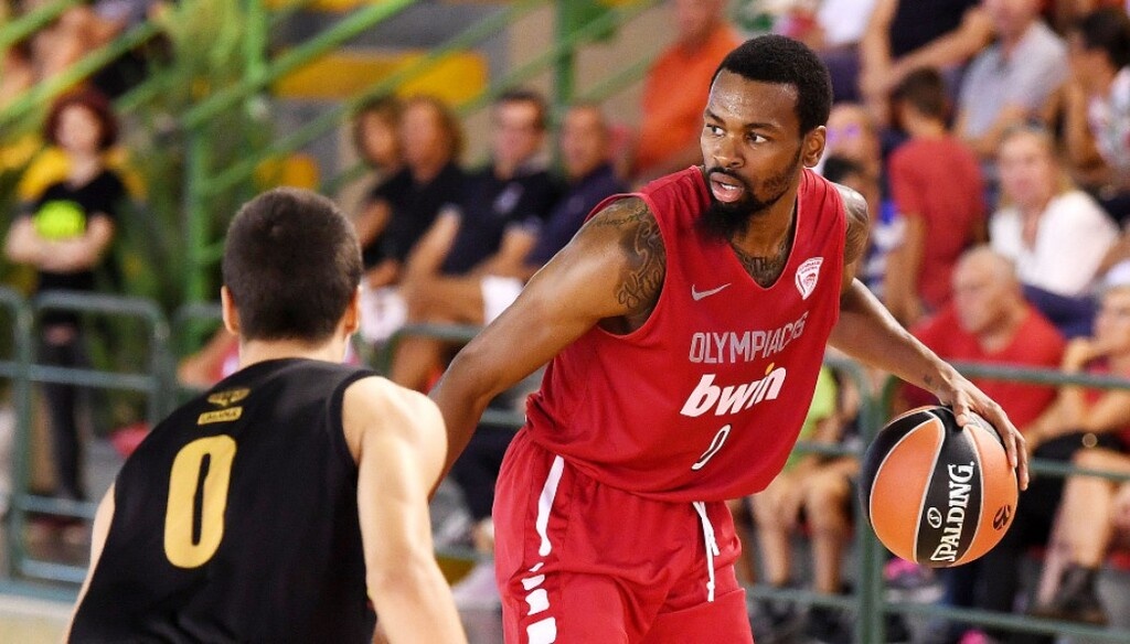 Ο γκαρντ του Ολυμπιακού πόσταρε στο twitter κάνοντας λόγο για «παράπονα» και κατανόηση.