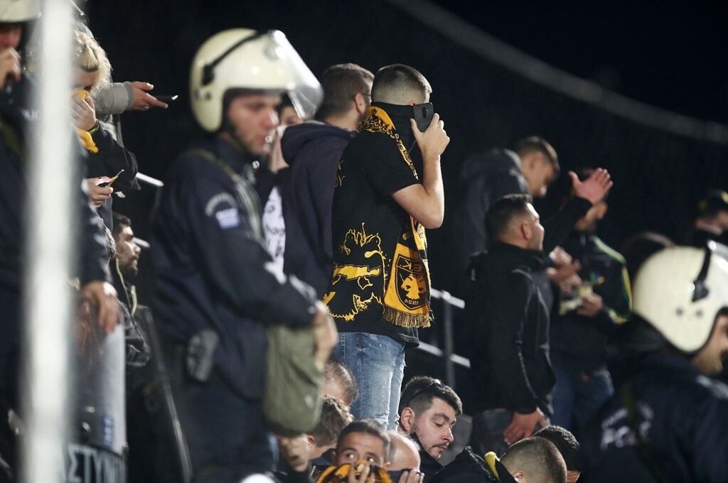 ΟΦΗ-ΑΕΚ: Δακρυγόνα στο «Γεντί Κουλέ» (photos)