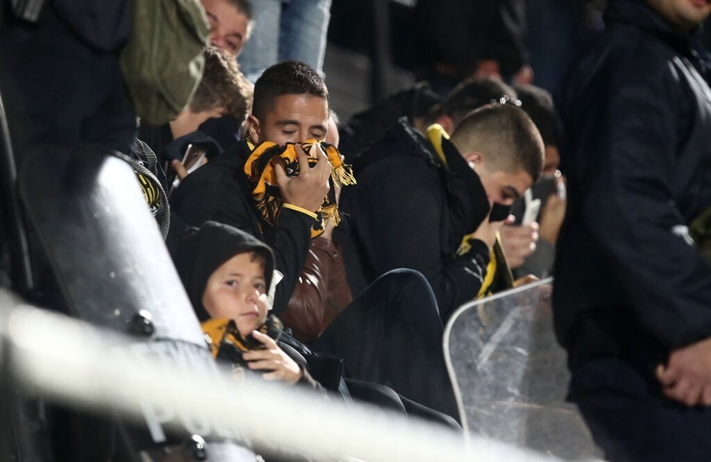 ΟΦΗ-ΑΕΚ: Δακρυγόνα στο «Γεντί Κουλέ» (photos)