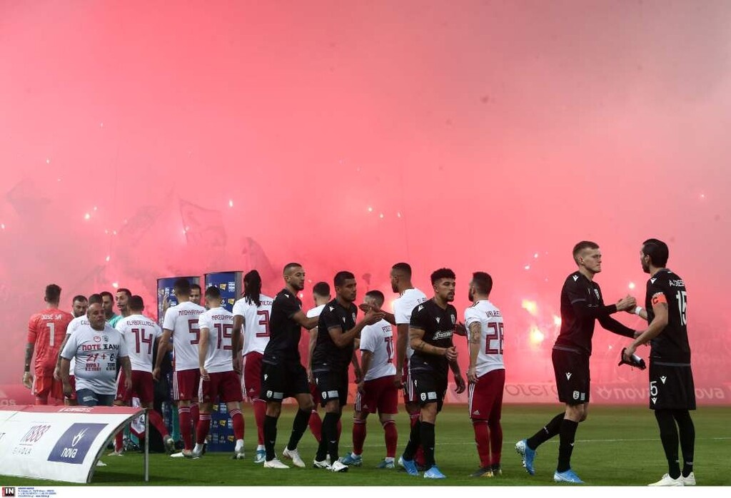 Ολυμπιακός-ΠΑΟΚ: Γι' αυτό άργησε η σέντρα στο ντέρμπι (photos)