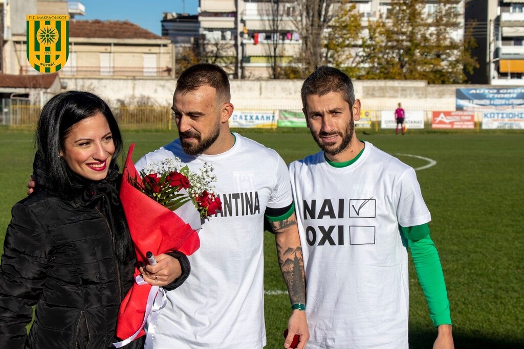 Η πιο όμορφη εικόνα της αγωνιστικής: Πρόταση γάμου σε γήπεδο Γ’ Εθνικής (photos+video)