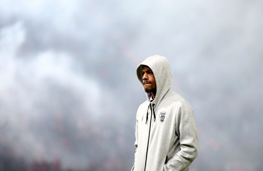 Βέβαια, στο μυαλό του επιθετικού του ΠΑΟΚ παραμένει ως προτεραιότητα η επιστροφή στην Αγγλία, με τη Γουέστ Χαμ να εμφανίζεται συχνά ως υποψήφιος προορισμός.