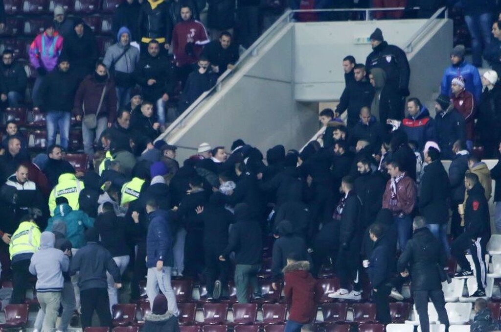 ΑΕΛ – Καλαμάτα: Σκηνές… ροκ στην κερκίδα και ένταση Κούγια με οπαδούς (photos)