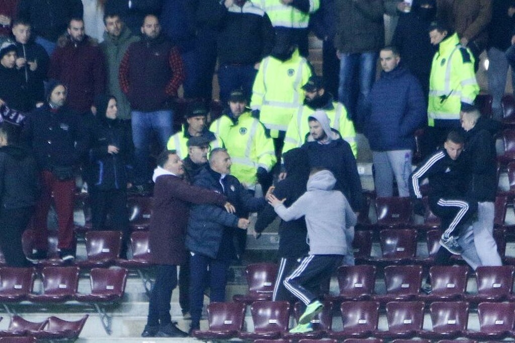 ΑΕΛ – Καλαμάτα: Σκηνές… ροκ στην κερκίδα και ένταση Κούγια με οπαδούς (photos)