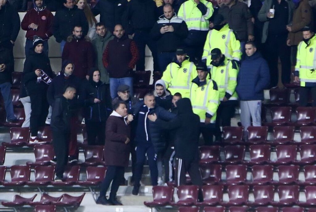 ΑΕΛ – Καλαμάτα: Σκηνές… ροκ στην κερκίδα και ένταση Κούγια με οπαδούς (photos)