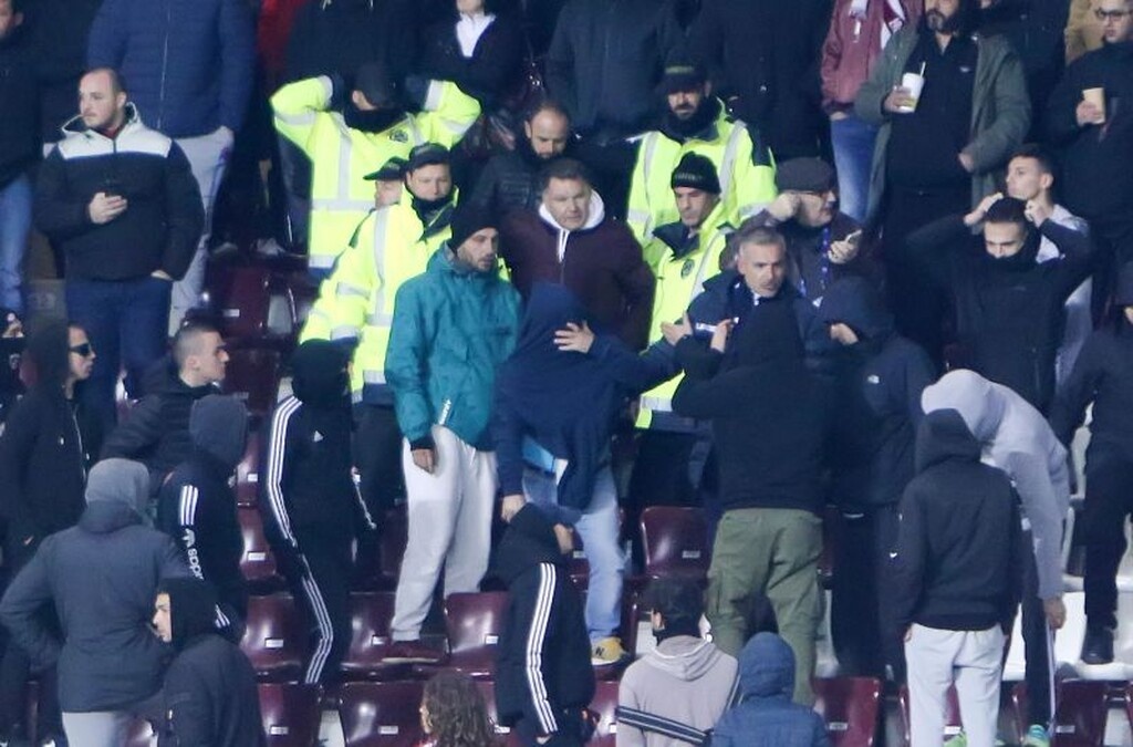 ΑΕΛ – Καλαμάτα: Σκηνές… ροκ στην κερκίδα και ένταση Κούγια με οπαδούς (photos)