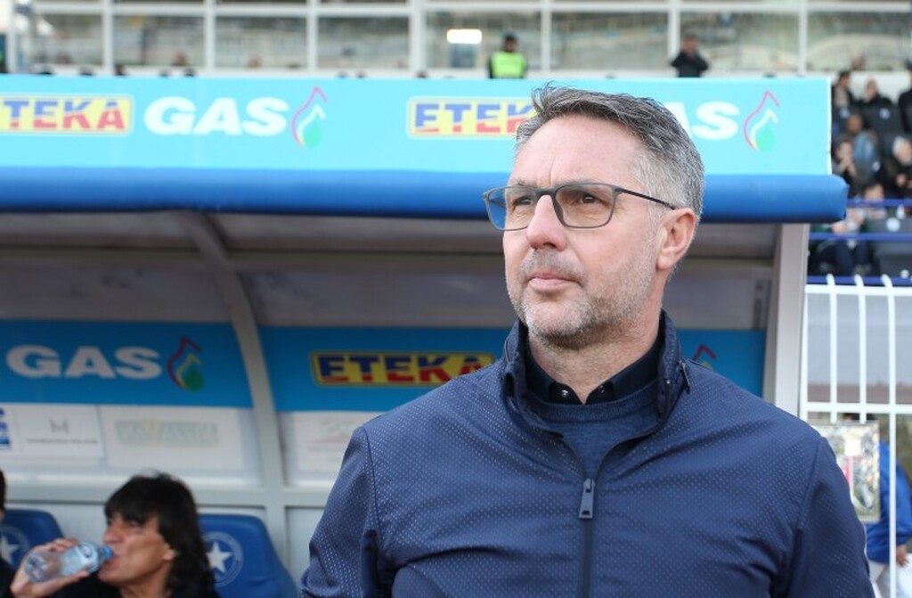 Αμέσως μετά το τέλος του Γιάννη Αναστασίου από τον Ατρόμητο, ο Νταμίρ Κάναντι θεωρήθηκε ως το Ν.1 φαβορί για τον πάγκο της ομάδας.