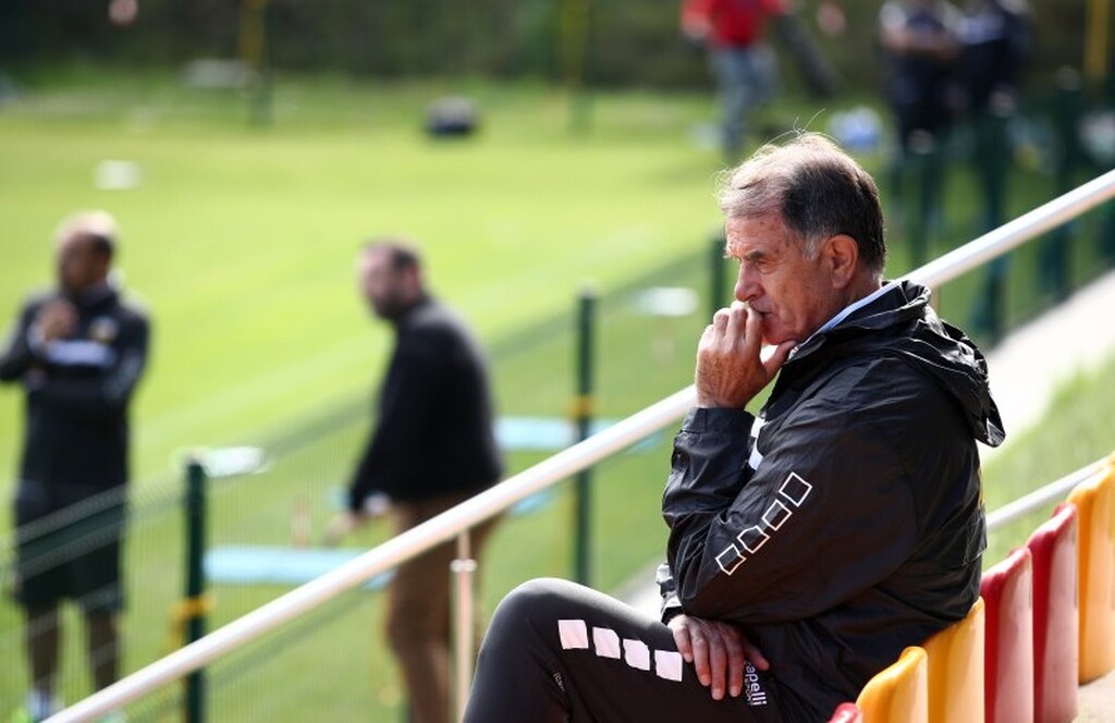 Μάλιστα, τα τοπικά δημοσιεύματα υποστηρίζουν πως τις επόμενες ημέρες ο Ντούσαν Μπάγεβιτς θα ταξιδέψει στη Βοσνία και θα συζητήσει από κοντά με τη διοίκηση της Ομοσπονδίας, ώστε να επιστρέψει στους πάγκους.