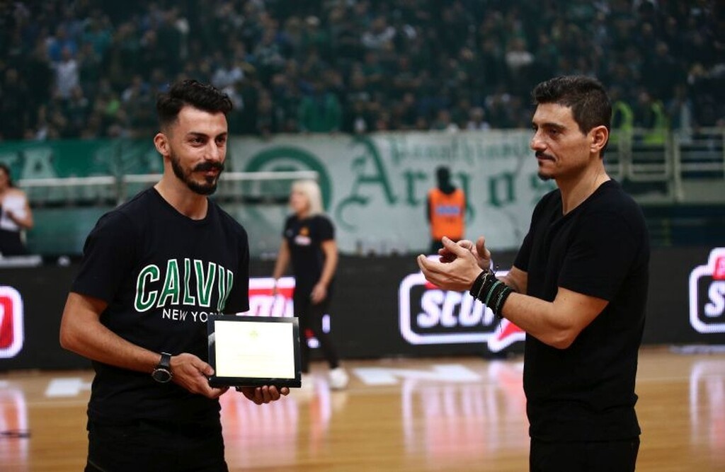 Παναθηναϊκός ΟΠΑΠ – Ολυμπιακός: Βράβευσε Γκελαούζο ο Γιαννακόπουλος (video+photos)