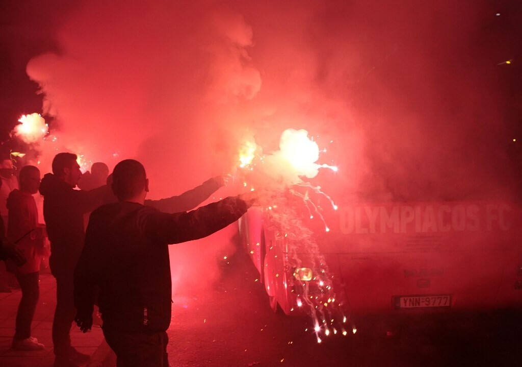 Ολυμπιακός: Θερμή υποδοχή στο Αγρίνιο (photos)