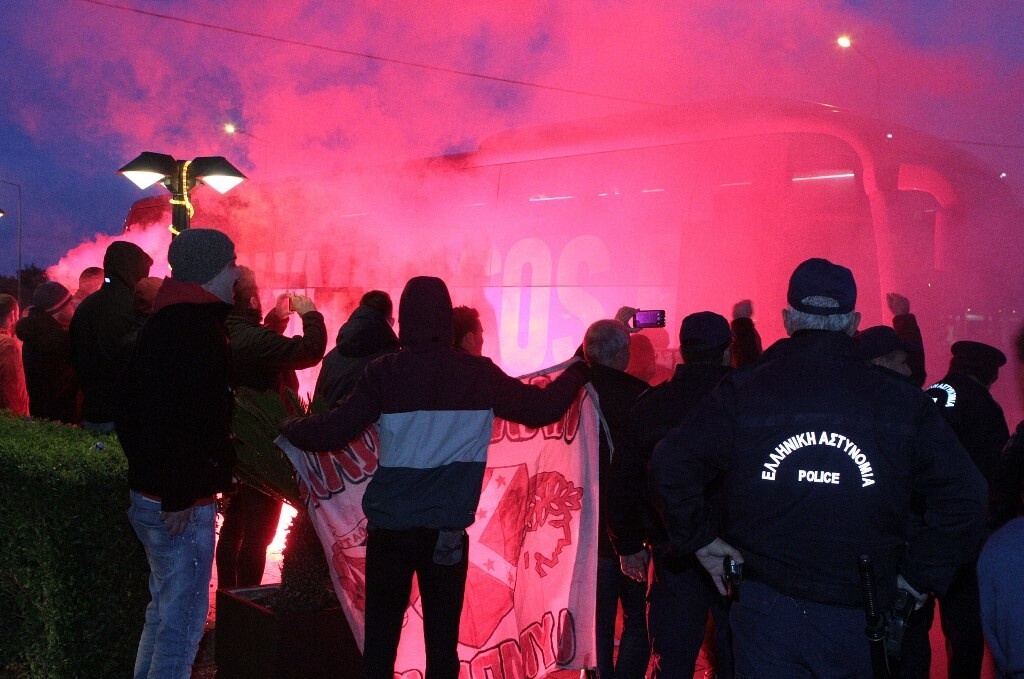 Ολυμπιακός: Θερμή υποδοχή στο Αγρίνιο (photos)