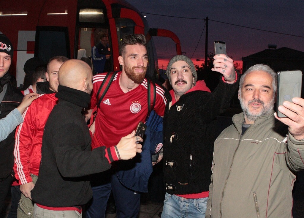 Ολυμπιακός: Θερμή υποδοχή στο Αγρίνιο (photos)