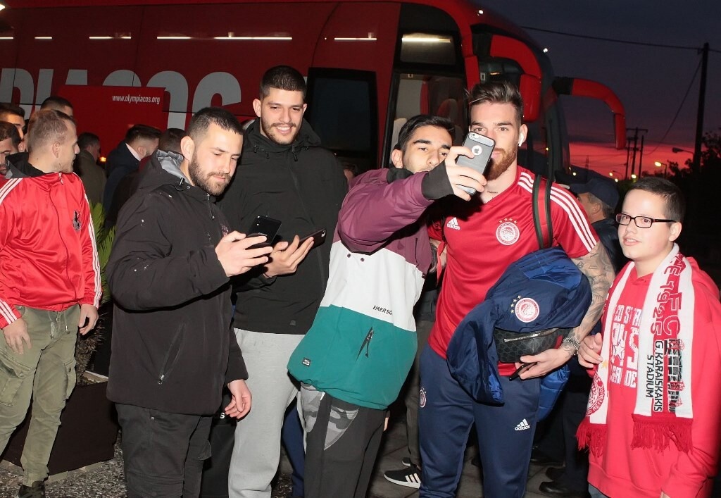 Ολυμπιακός: Θερμή υποδοχή στο Αγρίνιο (photos)