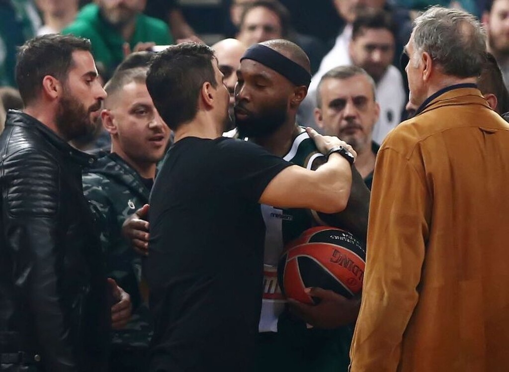 Το τετ-α-τετ Γιαννακόπουλου και Ράις μετά το ντέρμπι (photos)