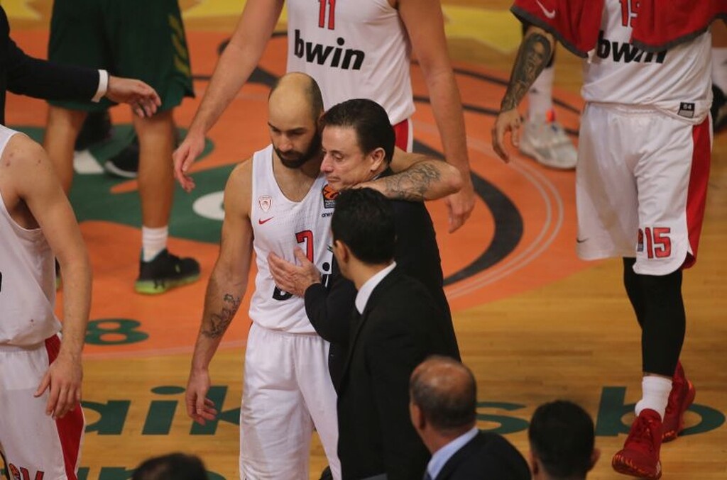 Η όμορφη στιγμή με Πιτίνο και Σπανούλη στο ΟΑΚΑ (photos)