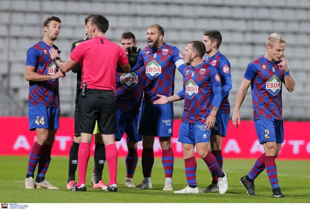 Το πέναλτι που κέρδισαν οι «πράσινοι» αποτέλεσε την αφορμή να ξεσπάσουν τόσο ο ίδιος όσο και οι παίκτες της ομάδας της Μαγνησίας.