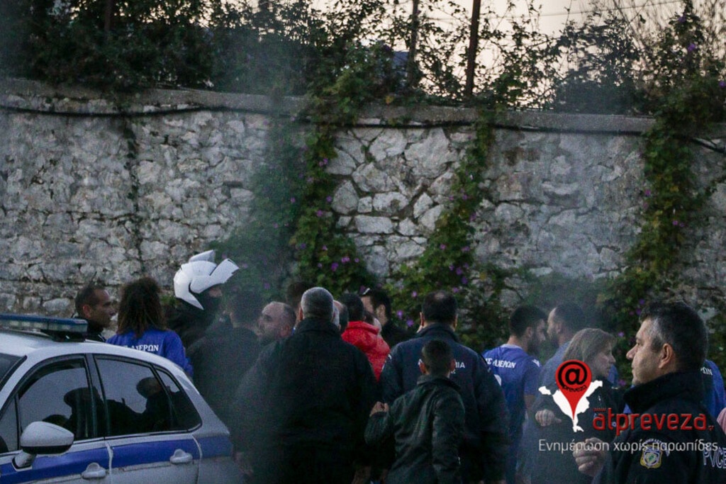 Χάος στην Πρέβεζα! Ξύλο στο ντέρμπι Γ’ Εθνικής και παίκτες στο νοσοκομείο (photos)