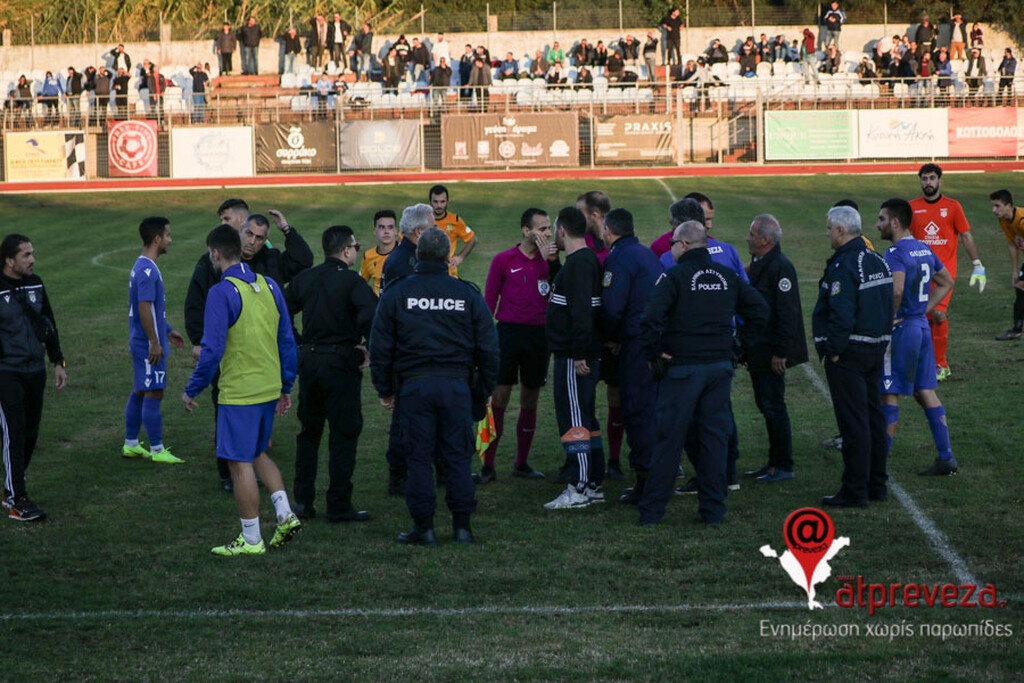 Χάος στην Πρέβεζα! Ξύλο στο ντέρμπι Γ’ Εθνικής και παίκτες στο νοσοκομείο (photos)