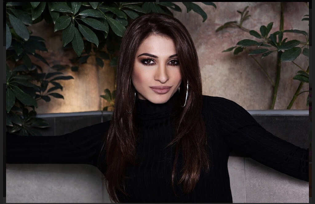 Η Αλεξάνδρα Καραδήμα... επιστρέφει με το τραγούδι των ερωτευμένων (photos+video)