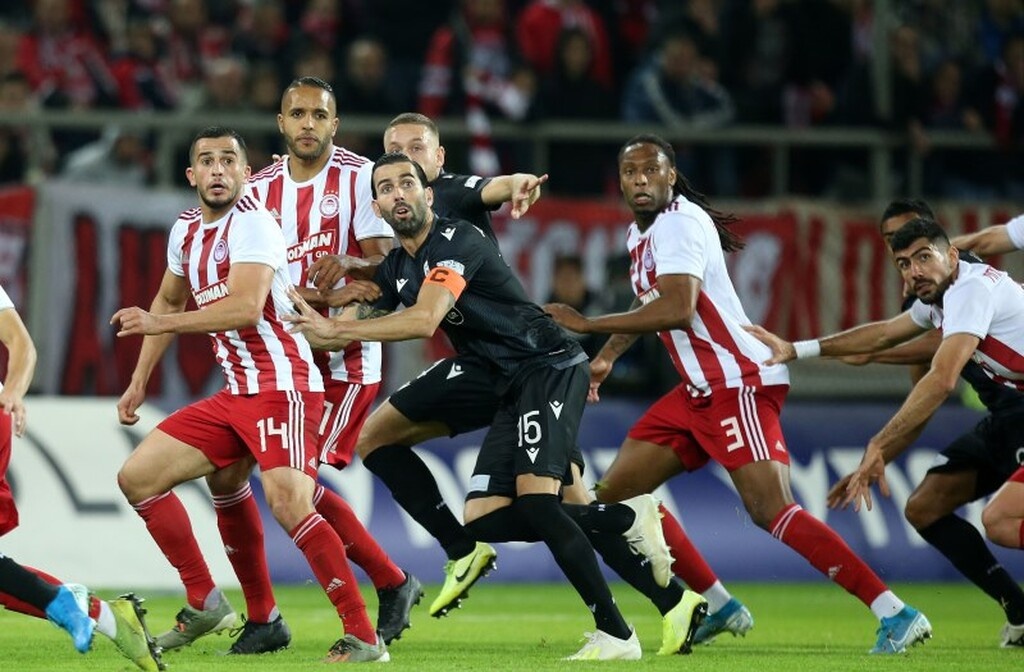 Ιδιαίτερα ένας βασικός άσος που με τις εμφανίσεις του, έχει στρέψει το βλέμμα βρετανικών ομάδων στον Πειραιά. Ο λόγος για τον…