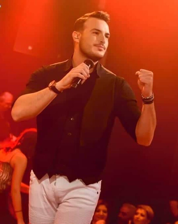 Σάκης Αρσενίου : Οι Sold Out εμφανίσεις στην Πάτρα και η νέα του επιτυχία (photos+video)