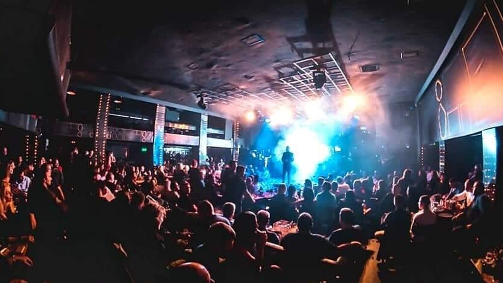 Σάκης Αρσενίου : Οι Sold Out εμφανίσεις στην Πάτρα και η νέα του επιτυχία (photos+video)