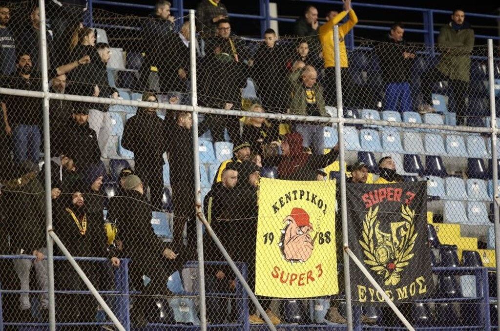 Έκαψαν βαν με οπαδούς του Άρη!