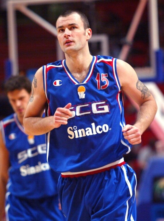 Σοκ: Συνελήφθη πρώην παίκτης της ΑΕΚ για ξυλοδαρμό στη γυναίκα και το παιδί του (photos)