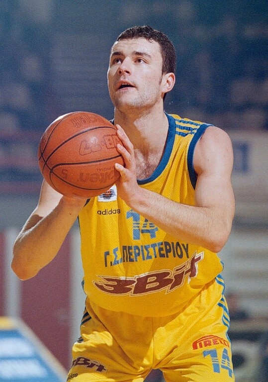 Σοκ: Συνελήφθη πρώην παίκτης της ΑΕΚ για ξυλοδαρμό στη γυναίκα και το παιδί του (photos)