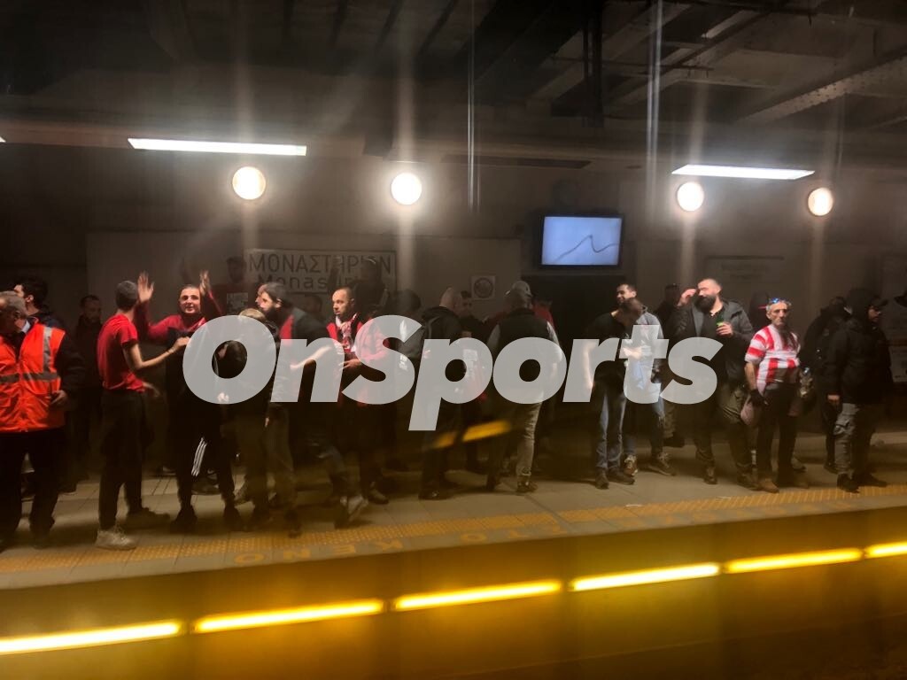 Ολυμπιακός – Ερυθρός Αστέρας: «Αγριεμένοι» οι Σέρβοι, καπνογόνο σε συρμό! (photos)