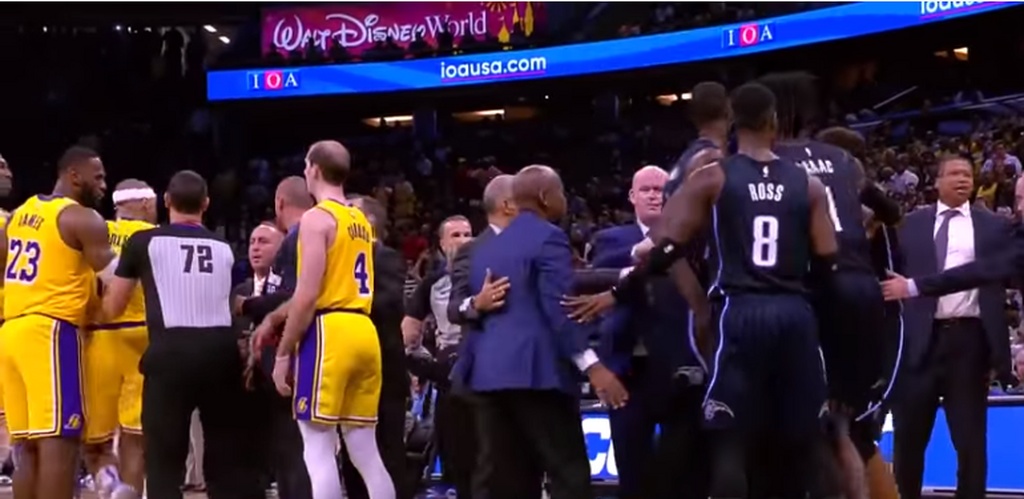 Μεγάλη ένταση στο NBA: Την «έπεσαν» σε Χάουαρντ…και «πιάστηκαν» στα χέρια! (photos+video)