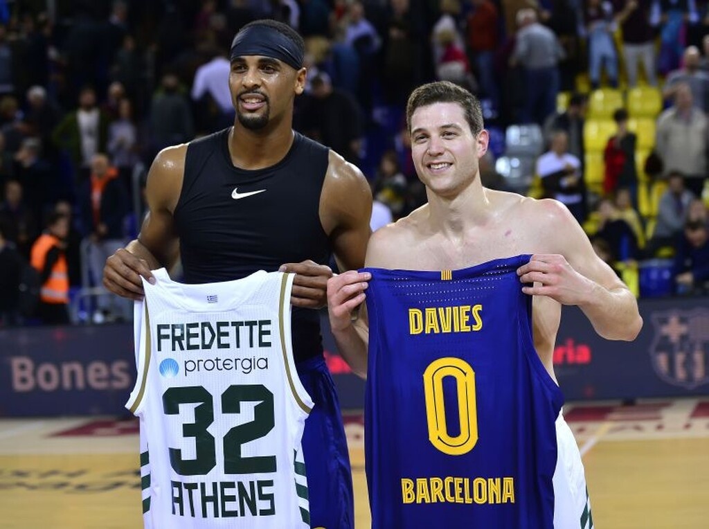 Αντάλλαξαν φανέλες Φριντέτ και Ντέιβις (photos)