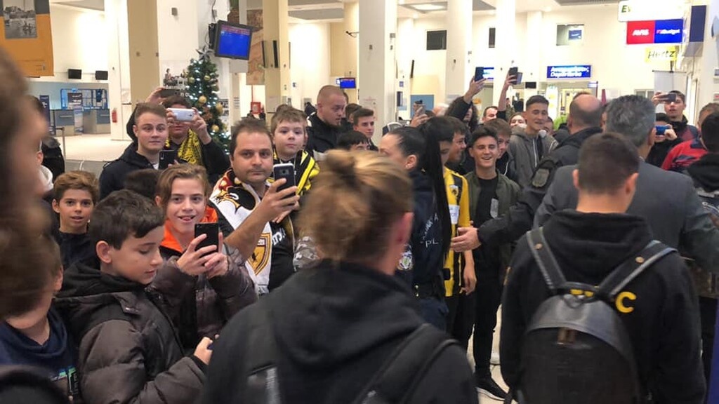ΑΕΚ: Θερμή υποδοχή της αποστολής στην Αλεξανδρούπολη (photos)