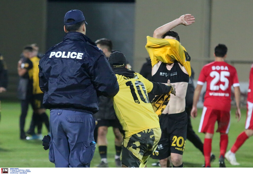 AEK: Πάρτι σε αποδυτήρια για παίκτες και κόσμο (videos+photos)