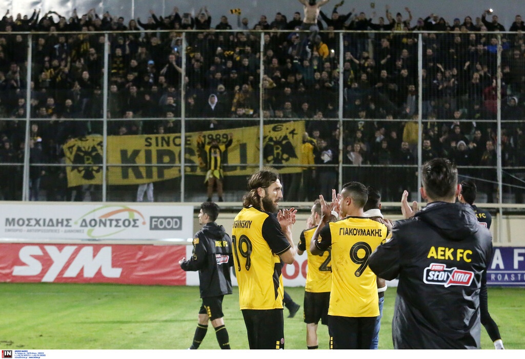 AEK: Πάρτι σε αποδυτήρια για παίκτες και κόσμο (videos+photos)