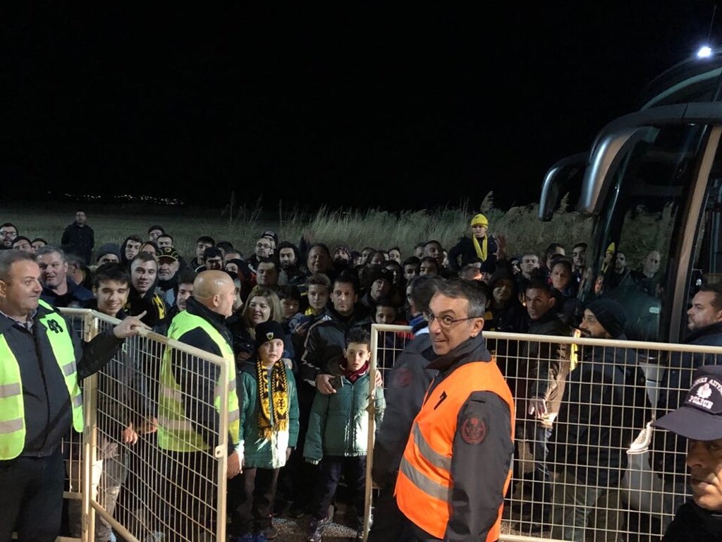 AEK: Πάρτι σε αποδυτήρια για παίκτες και κόσμο (videos+photos)