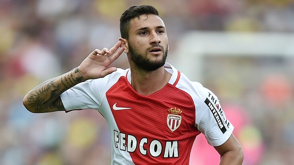 Αγγλικά, βραζιλιάνικα και γαλλικά μέσα αναφέρουν, πως ο Ολυμπιακός μαζί με την Ατλέτικο Παραναένσε, την Μπραγκαντίνιο και την Σπόρτινγκ Λισαβόνας παρακολουθούν την περίπτωση του Βραζιλιάνου μεσοεπιθετικού της Μονακό.